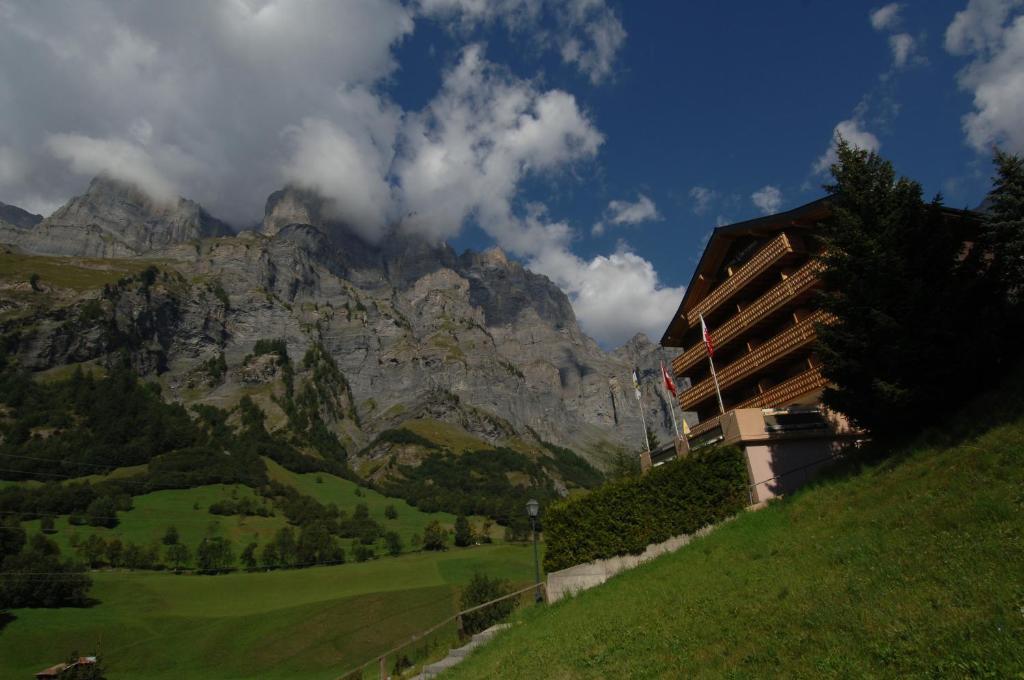 Hotel Viktoria-Leukerbad-Therme Exteriör bild